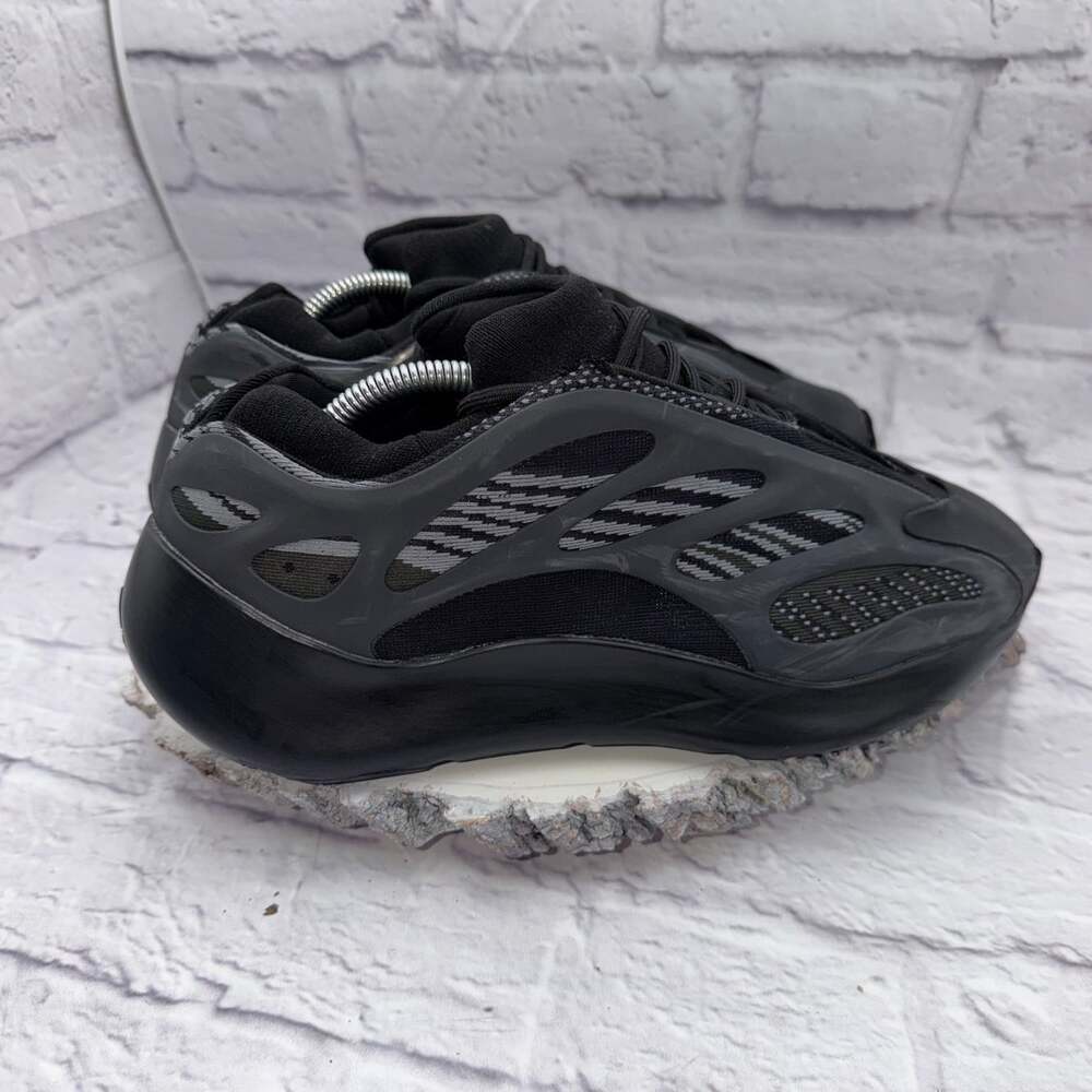 Adidas Yeezy 700 V3 Sneakers Size 9 Mens Dark Glow Streetwear Athleisure